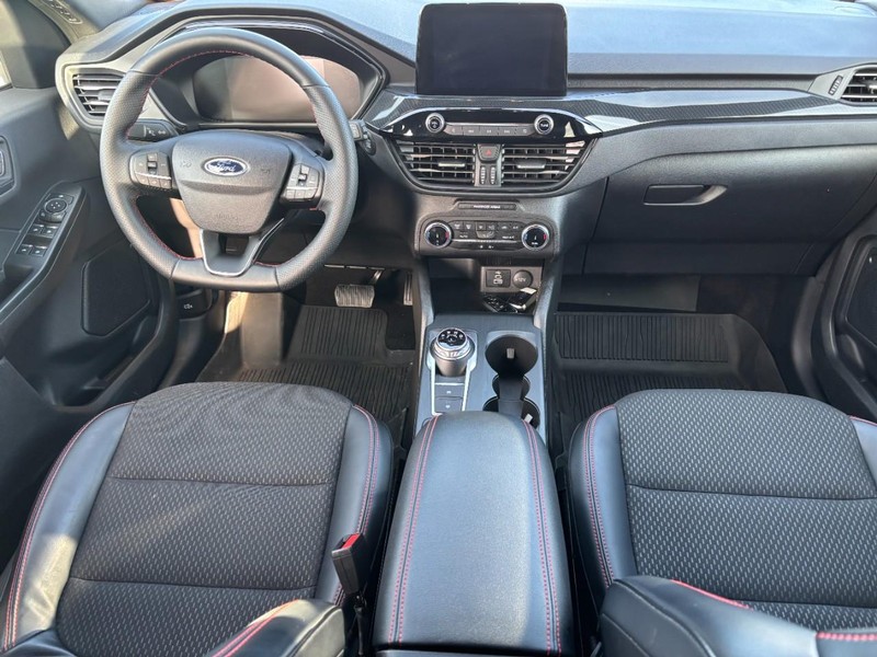 Ford Escape Vehicle Full-screen Gallery Image 14