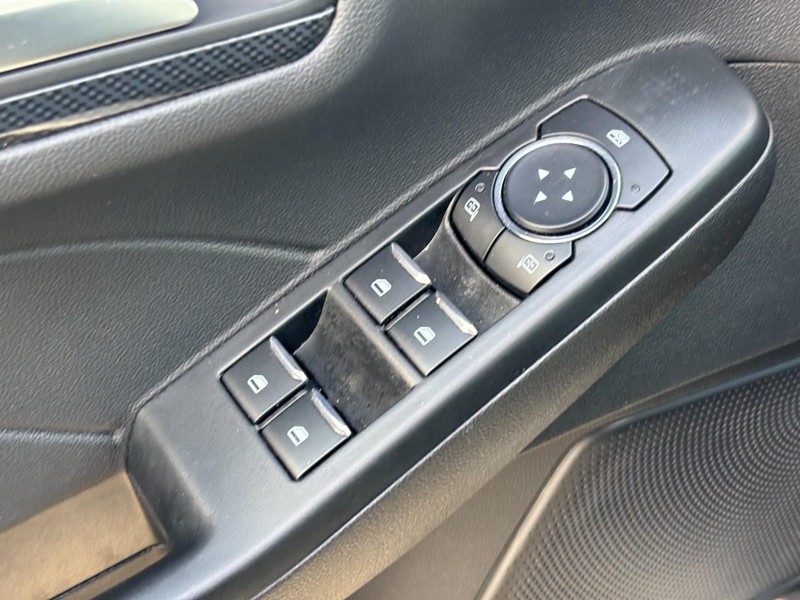 Ford Escape Vehicle Full-screen Gallery Image 17