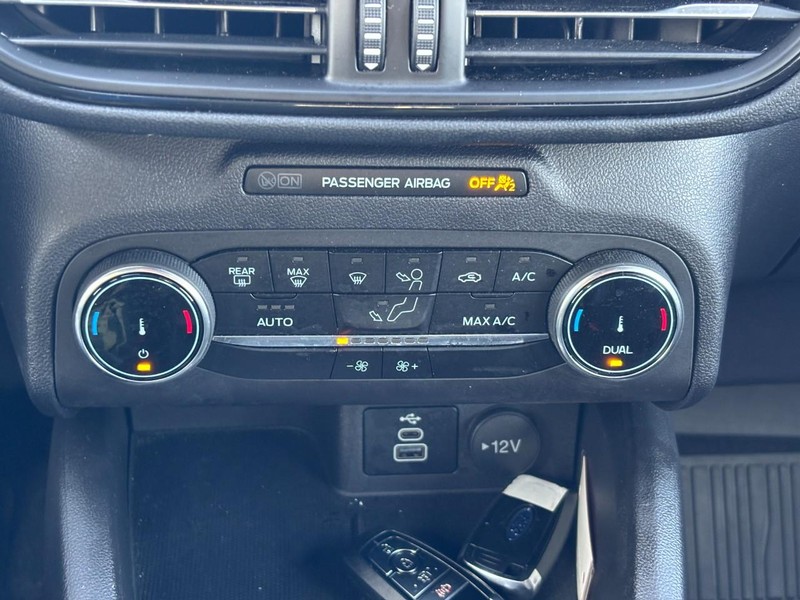 Ford Escape Vehicle Full-screen Gallery Image 25