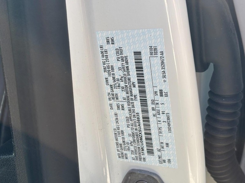 Ford Escape Vehicle Full-screen Gallery Image 26