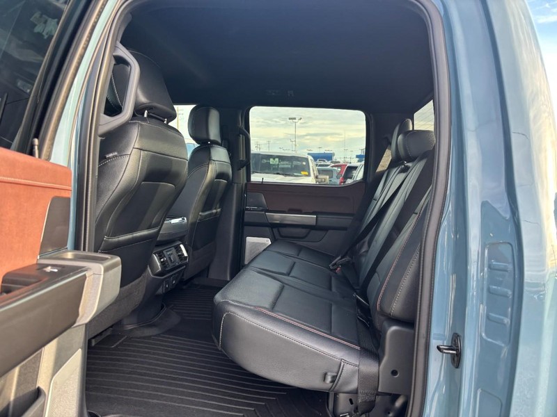 Ford F-150 Vehicle Full-screen Gallery Image 12