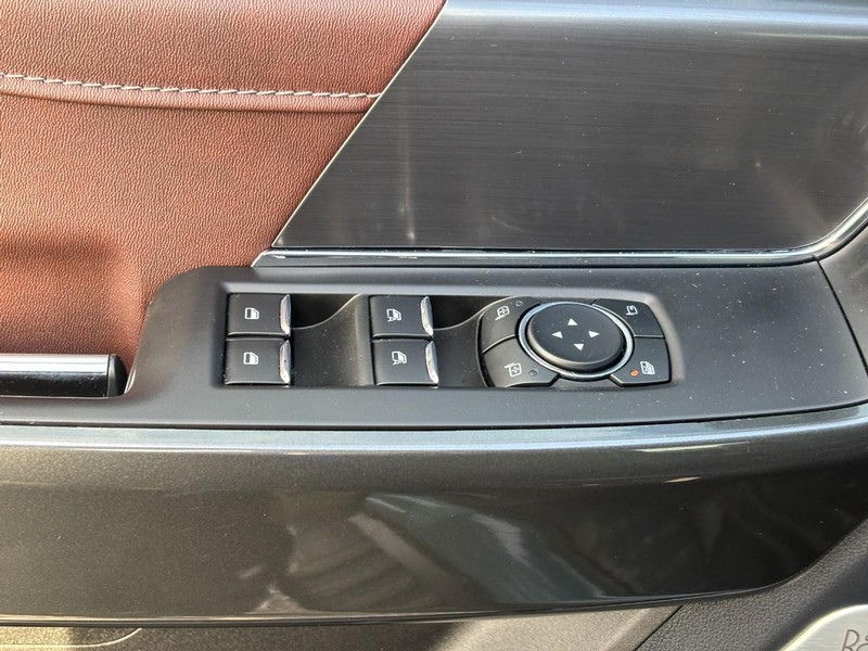 Ford F-150 Vehicle Full-screen Gallery Image 17