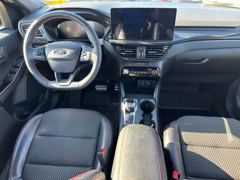 Ford Escape Vehicle Full-screen Gallery Image 14