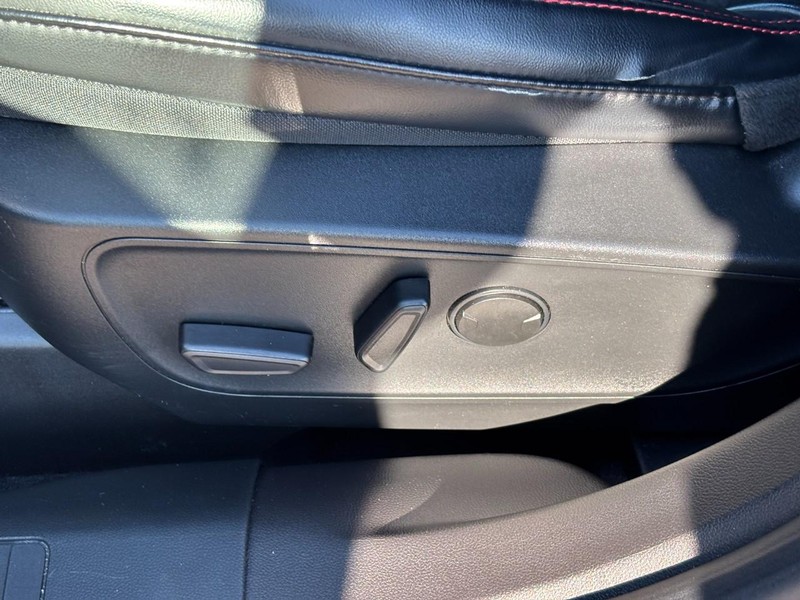 Ford Escape Vehicle Full-screen Gallery Image 16