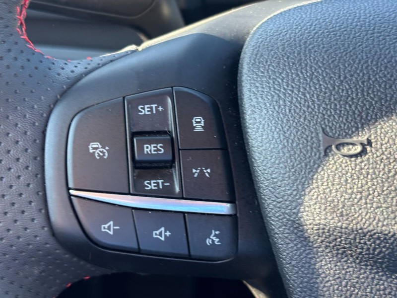 Ford Escape Vehicle Full-screen Gallery Image 19