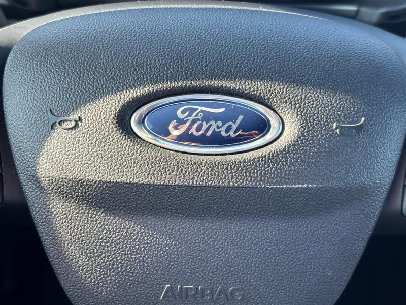 Ford Escape Vehicle Full-screen Gallery Image 20