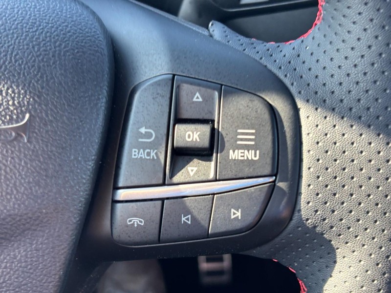 Ford Escape Vehicle Full-screen Gallery Image 21