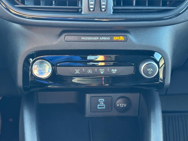 Ford Escape Vehicle Full-screen Gallery Image 25