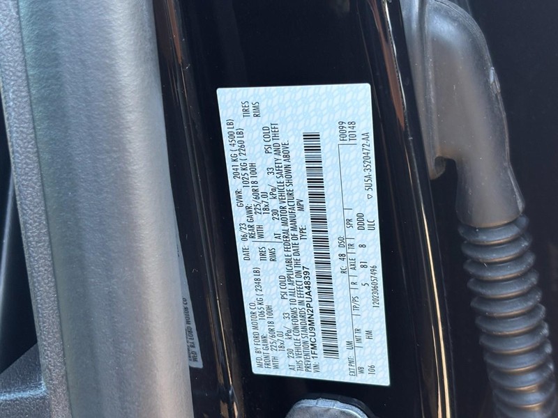 Ford Escape Vehicle Full-screen Gallery Image 26