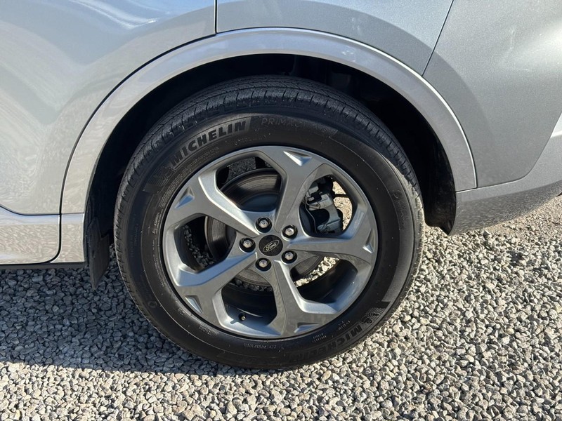 Ford Escape Vehicle Full-screen Gallery Image 11