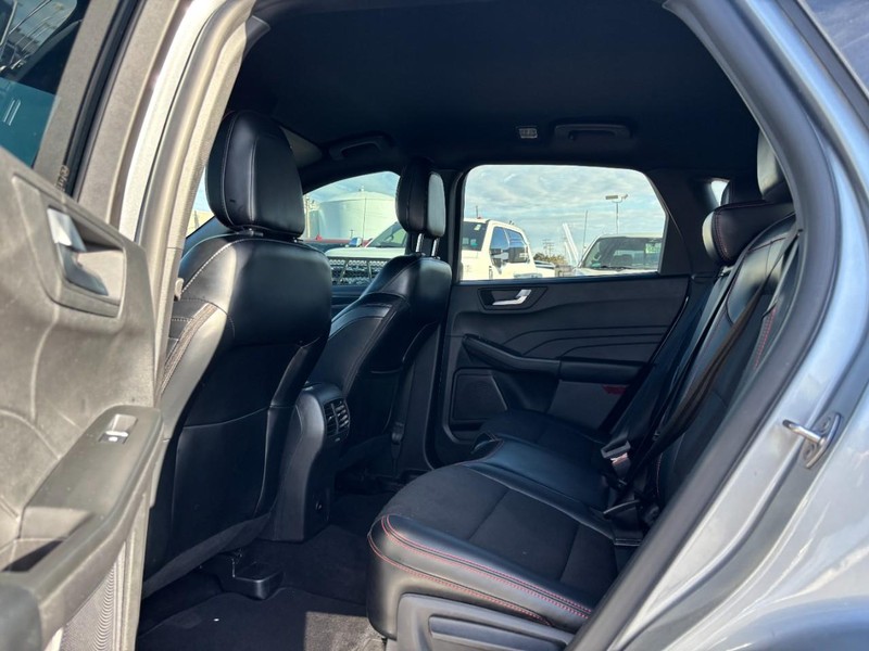 Ford Escape Vehicle Full-screen Gallery Image 12