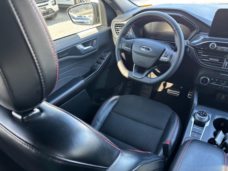 Ford Escape Vehicle Full-screen Gallery Image 13