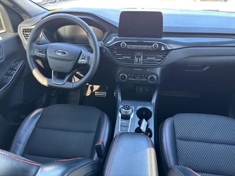 Ford Escape Vehicle Full-screen Gallery Image 14