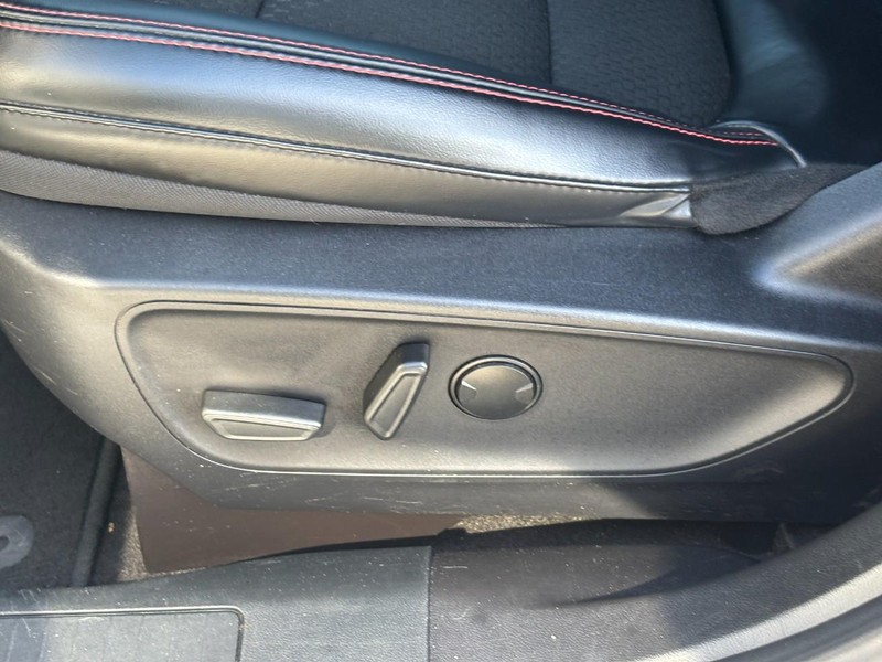 Ford Escape Vehicle Full-screen Gallery Image 16