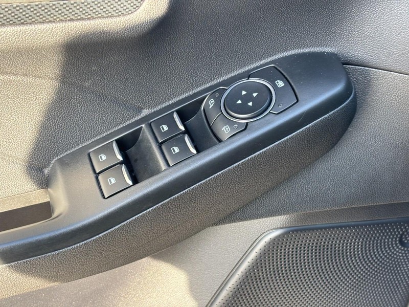 Ford Escape Vehicle Full-screen Gallery Image 17