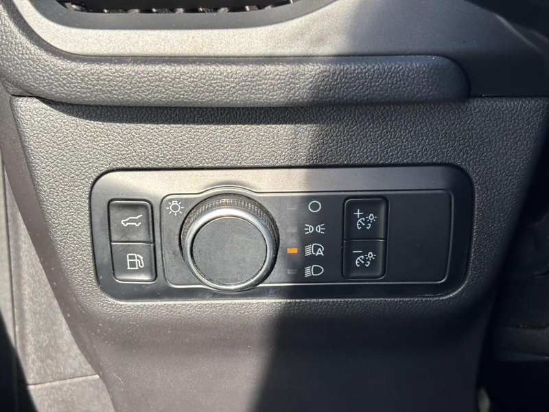 Ford Escape Vehicle Full-screen Gallery Image 18