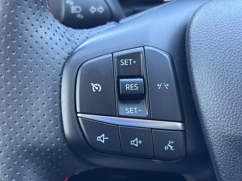 Ford Escape Vehicle Full-screen Gallery Image 19