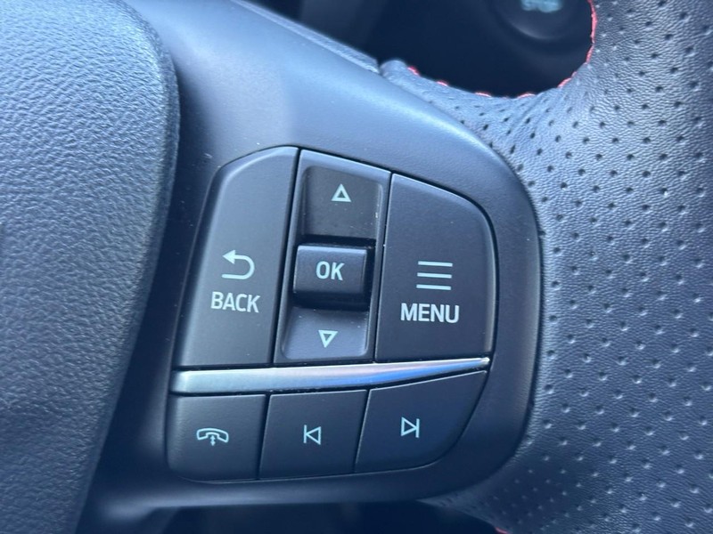 Ford Escape Vehicle Full-screen Gallery Image 21