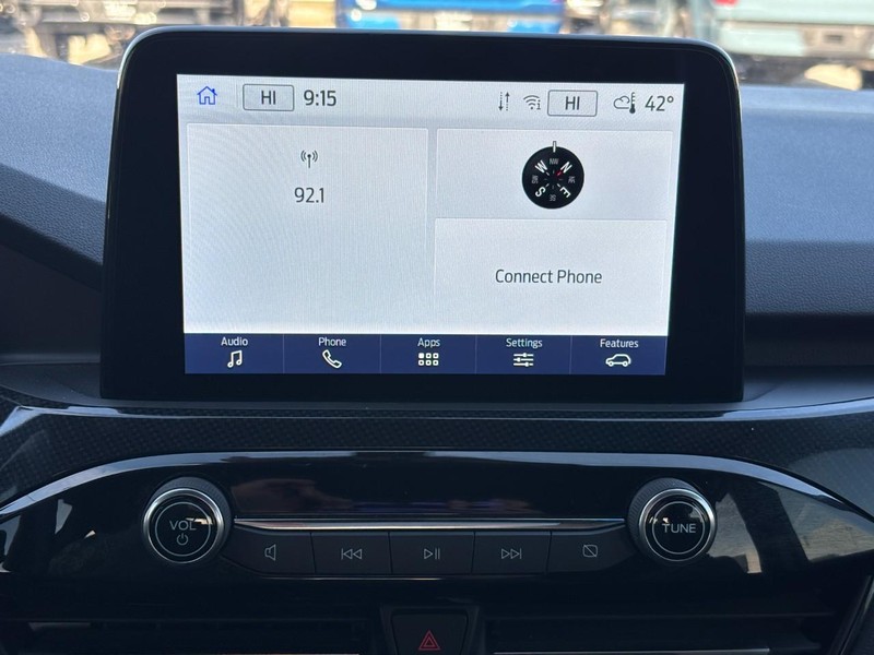 Ford Escape Vehicle Full-screen Gallery Image 23