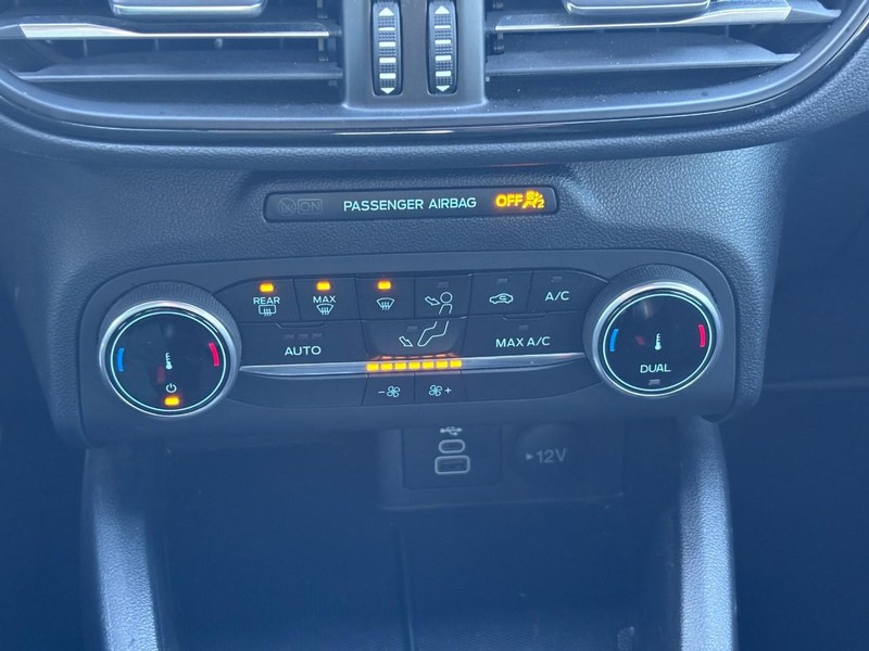 Ford Escape Vehicle Full-screen Gallery Image 25