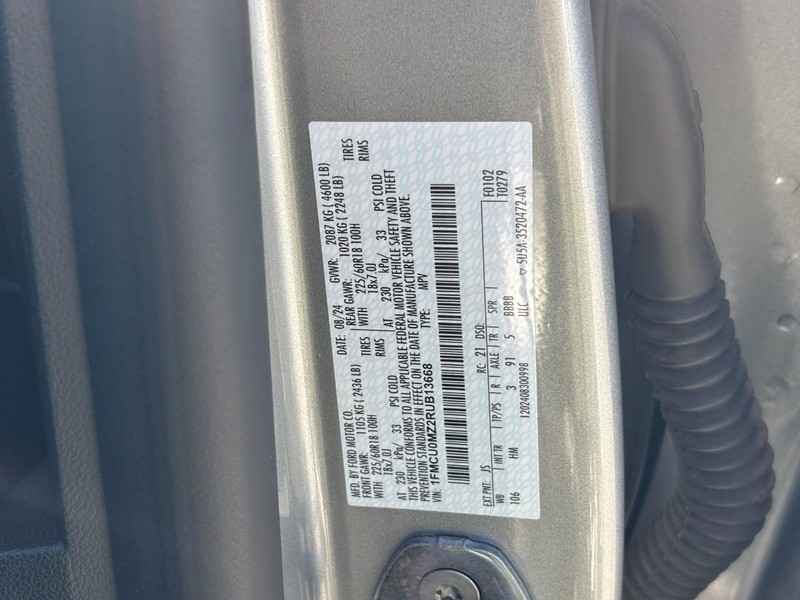 Ford Escape Vehicle Full-screen Gallery Image 26