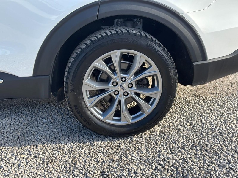 Ford Explorer Vehicle Full-screen Gallery Image 11