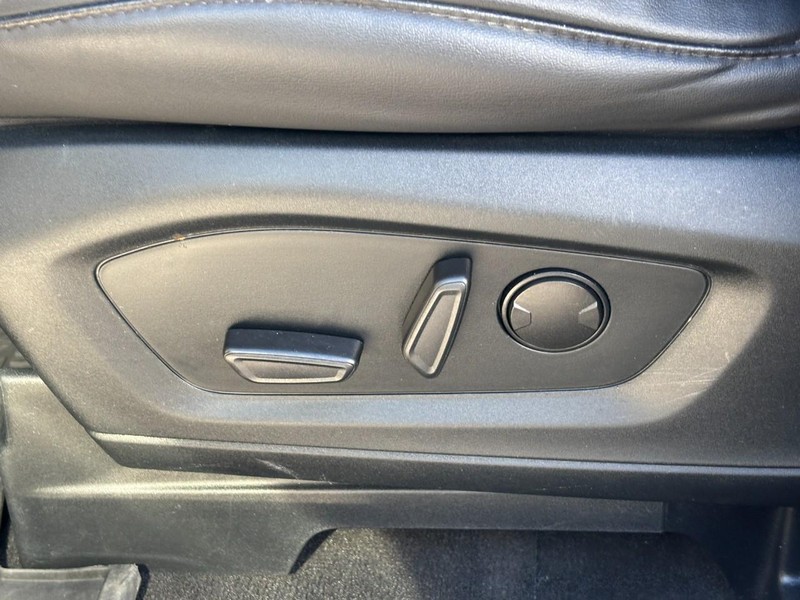 Ford Explorer Vehicle Full-screen Gallery Image 17