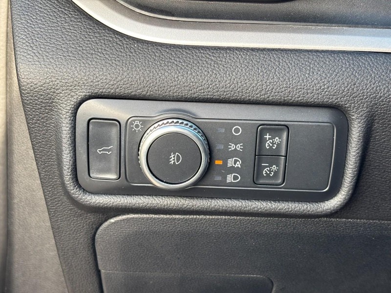 Ford Explorer Vehicle Full-screen Gallery Image 19