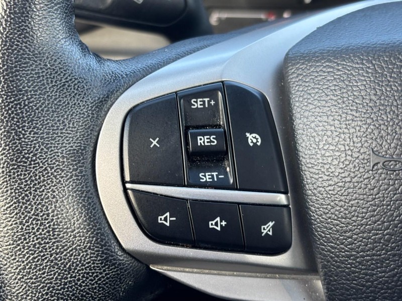 Ford Explorer Vehicle Full-screen Gallery Image 20