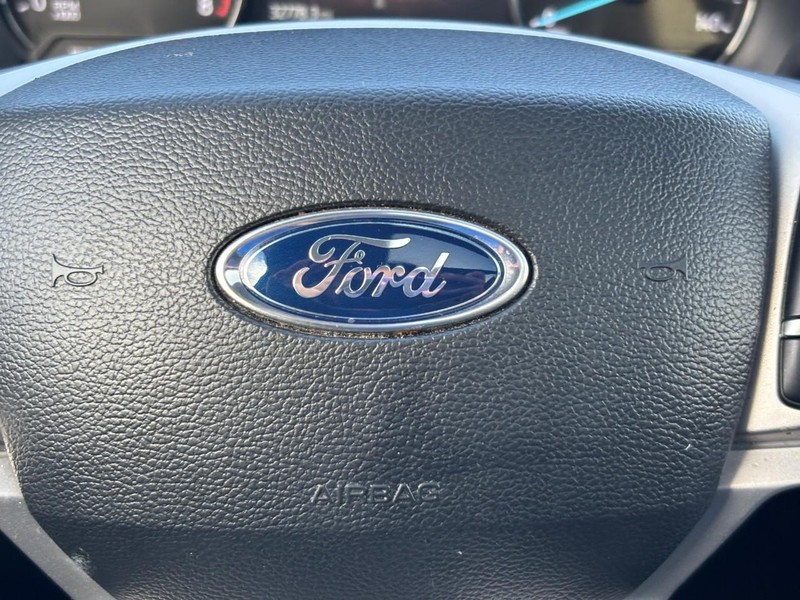 Ford Explorer Vehicle Full-screen Gallery Image 21