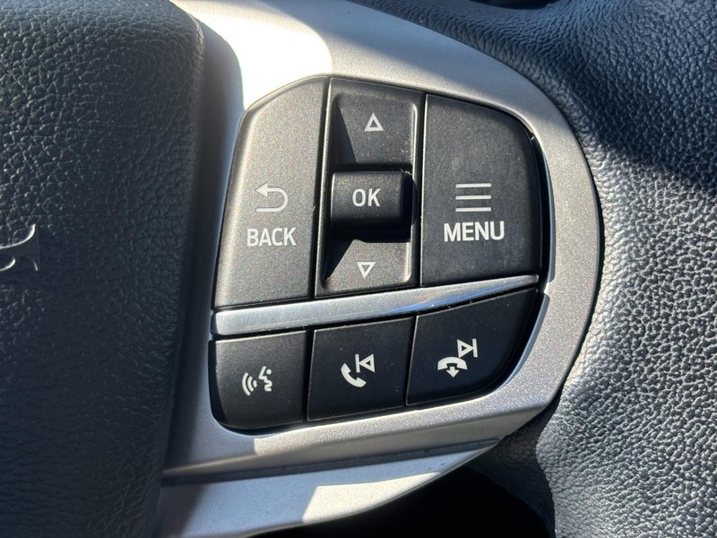 Ford Explorer Vehicle Full-screen Gallery Image 22