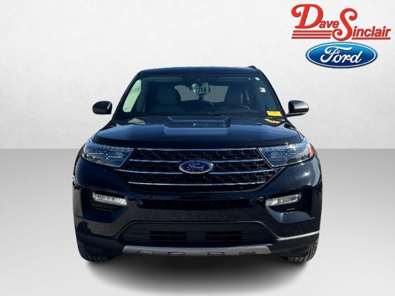 Ford Explorer Vehicle Full-screen Gallery Image 02