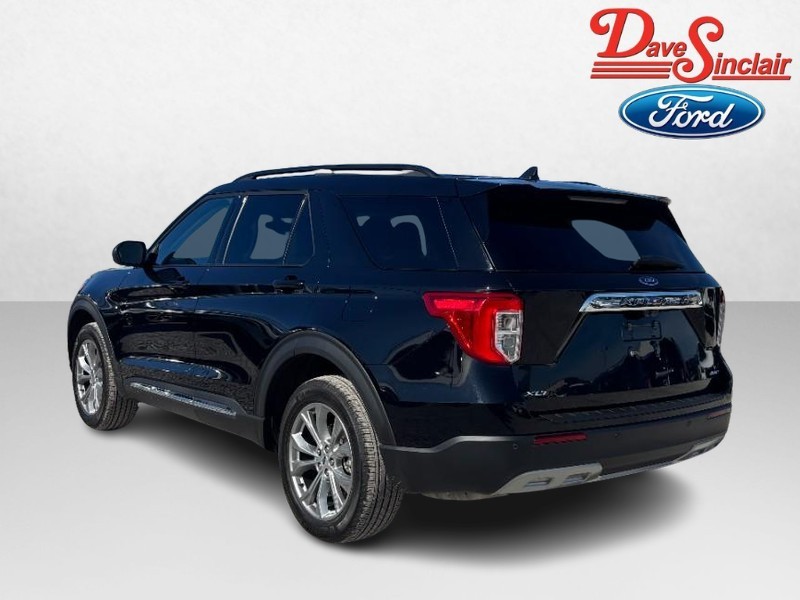 Ford Explorer Vehicle Full-screen Gallery Image 09