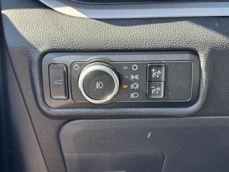 Ford Explorer Vehicle Full-screen Gallery Image 19