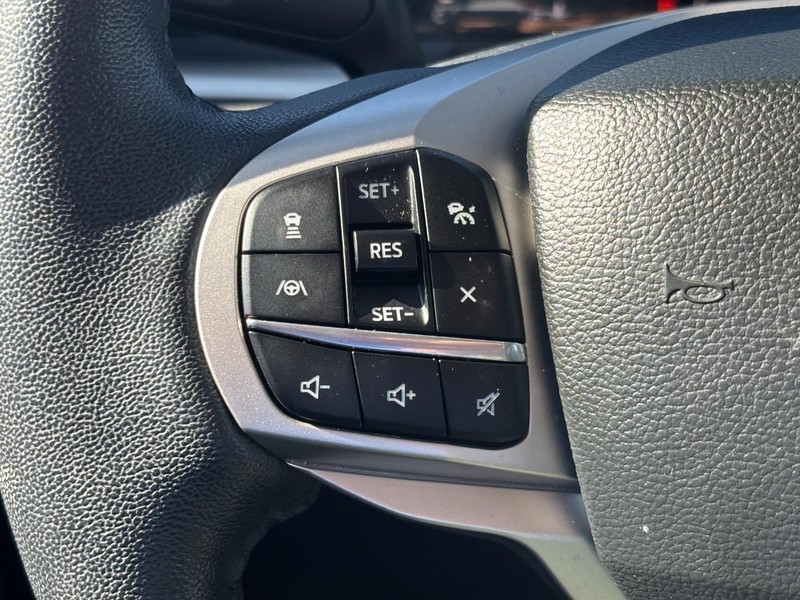 Ford Explorer Vehicle Full-screen Gallery Image 20