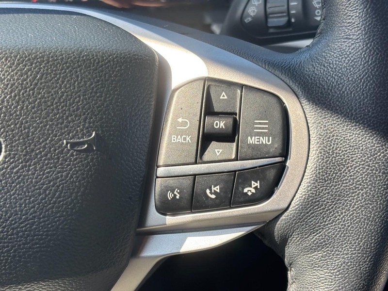 Ford Explorer Vehicle Full-screen Gallery Image 22