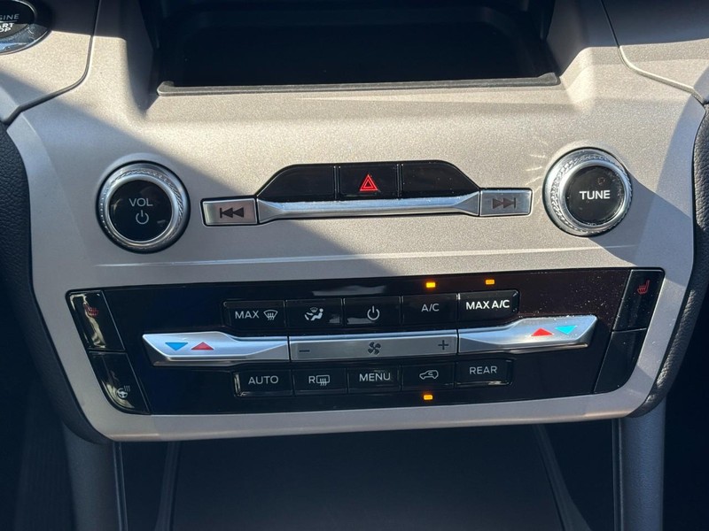 Ford Explorer Vehicle Full-screen Gallery Image 27