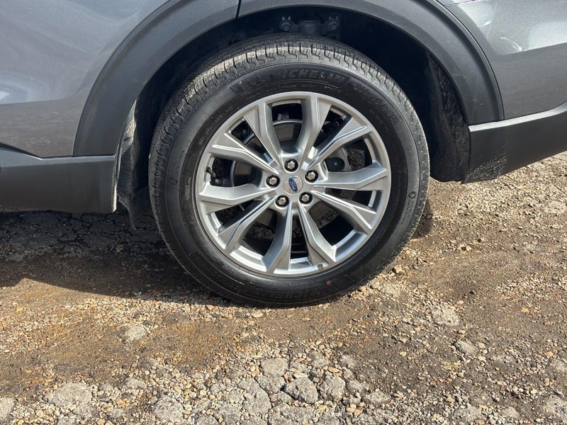 Ford Explorer Vehicle Full-screen Gallery Image 11