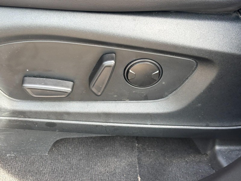 Ford Explorer Vehicle Full-screen Gallery Image 17