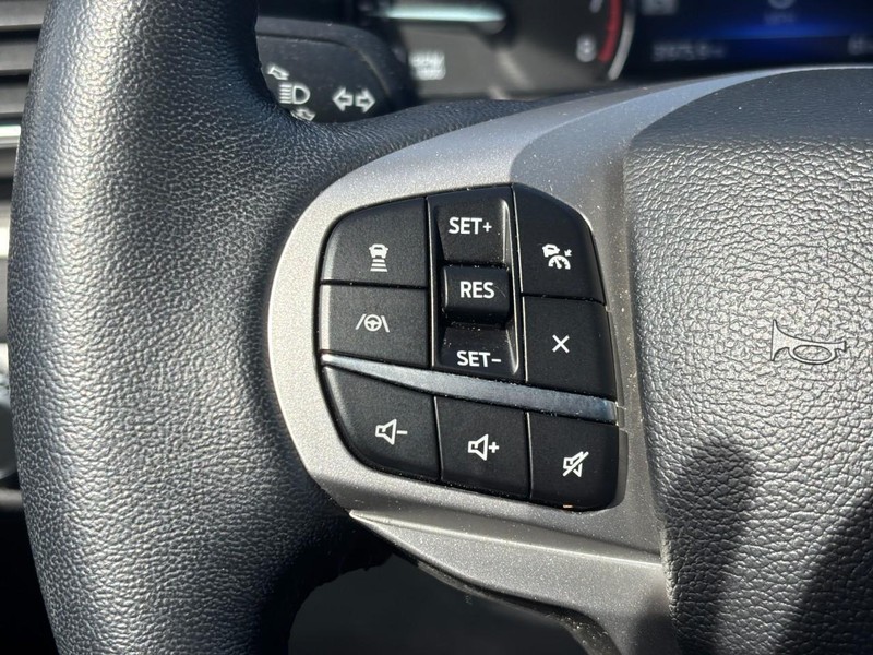 Ford Explorer Vehicle Full-screen Gallery Image 20