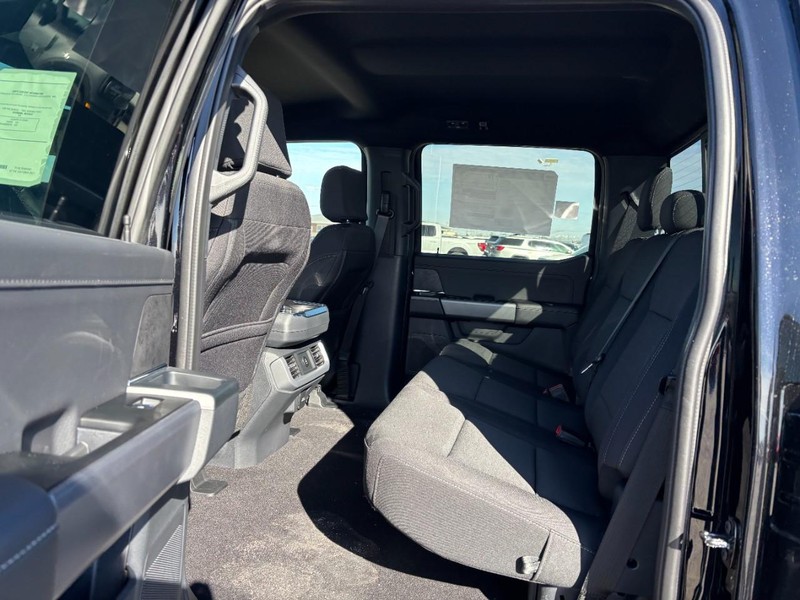 Ford F-150 Vehicle Full-screen Gallery Image 12