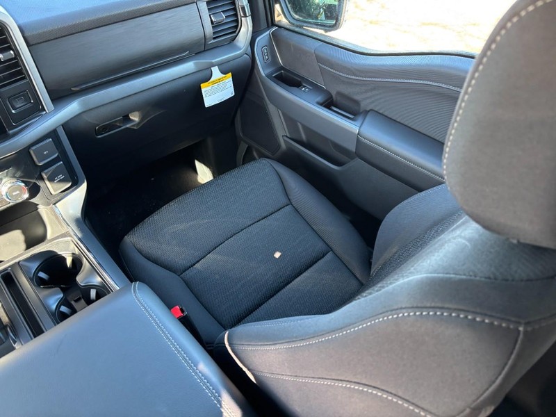 Ford F-150 Vehicle Full-screen Gallery Image 15