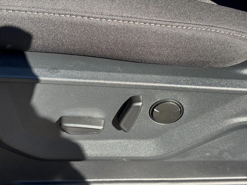 Ford F-150 Vehicle Full-screen Gallery Image 16