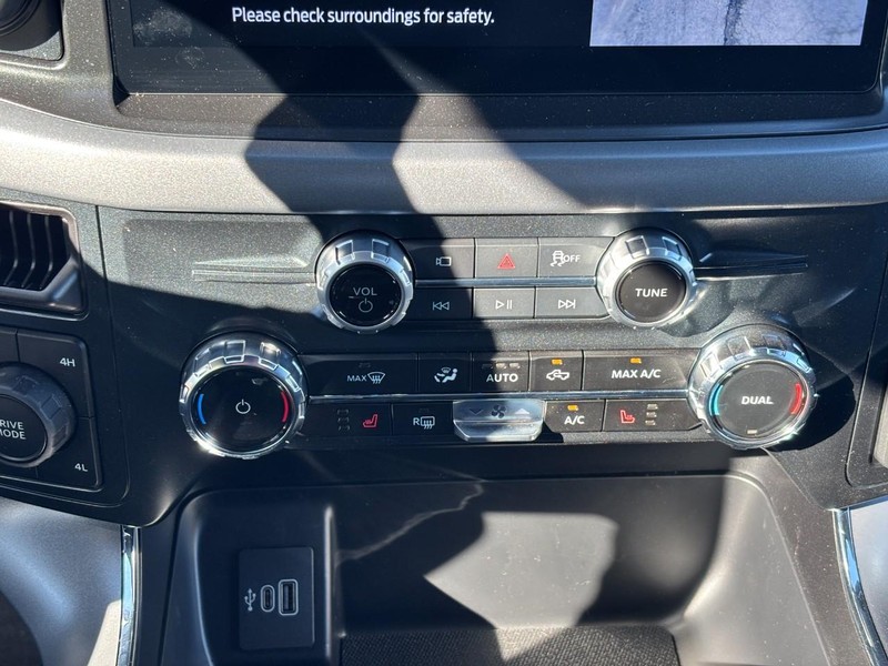 Ford F-150 Vehicle Full-screen Gallery Image 25