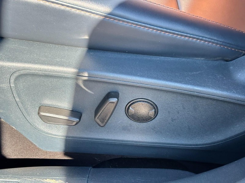 Ford Maverick Vehicle Full-screen Gallery Image 16