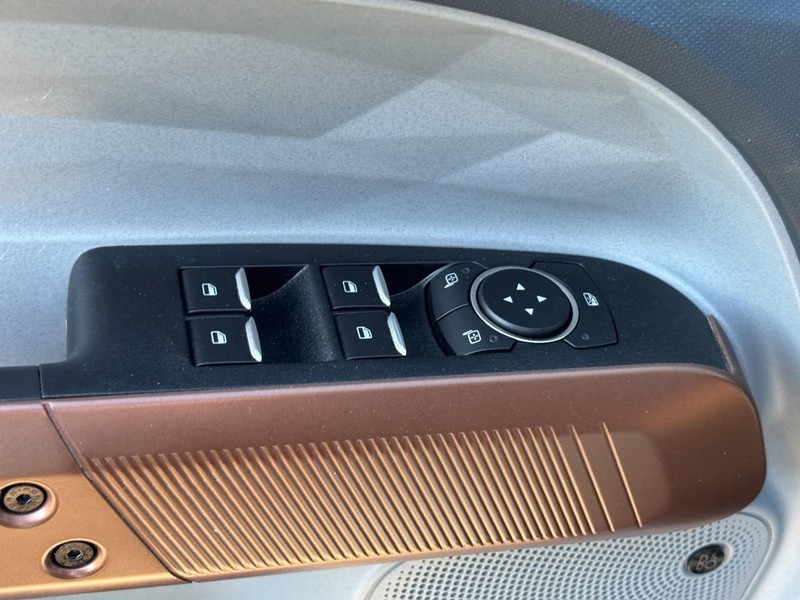 Ford Maverick Vehicle Full-screen Gallery Image 17