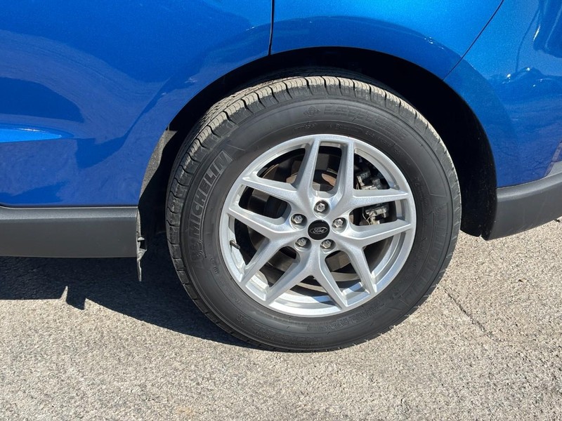 Ford Edge Vehicle Full-screen Gallery Image 11