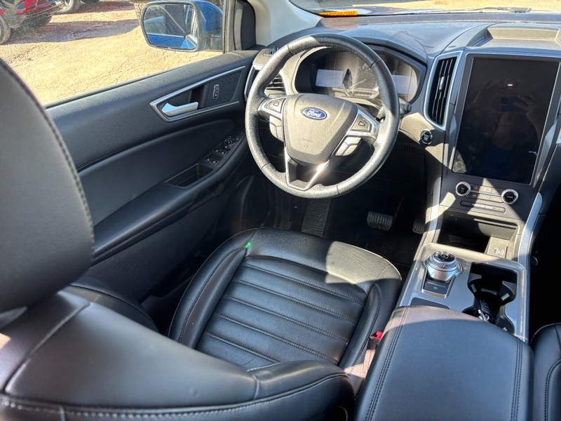 Ford Edge Vehicle Full-screen Gallery Image 13