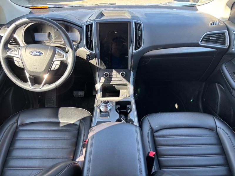 Ford Edge Vehicle Full-screen Gallery Image 14