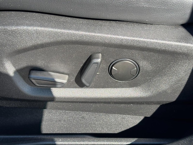 Ford Edge Vehicle Full-screen Gallery Image 16